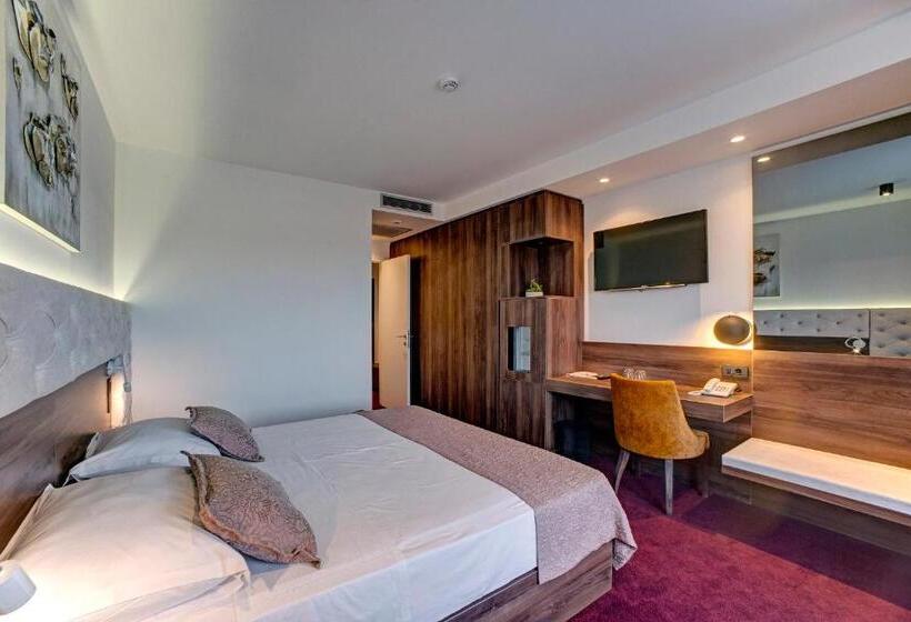 اتاق خانوادگی, Scala D Oro