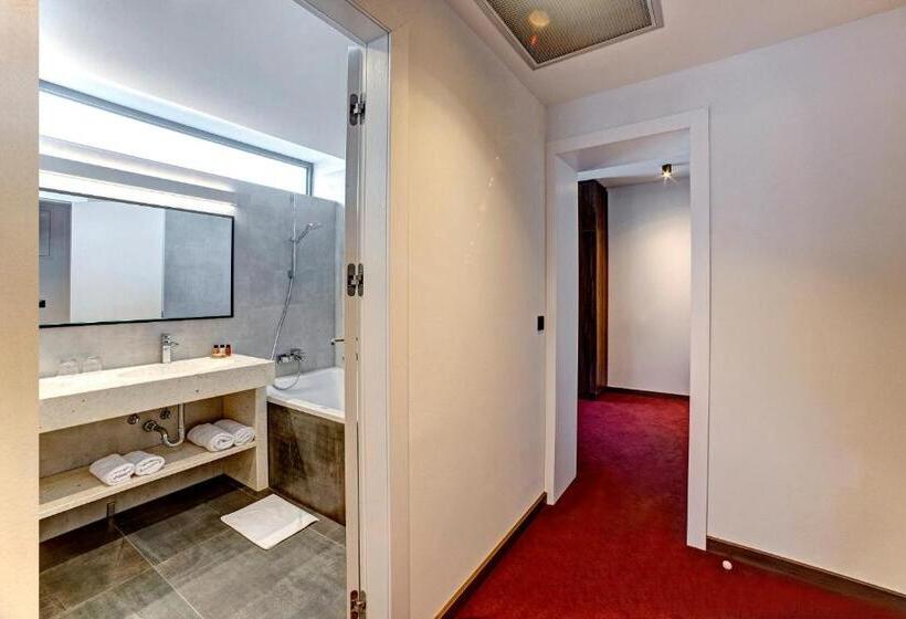 اتاق خانوادگی, Scala D Oro