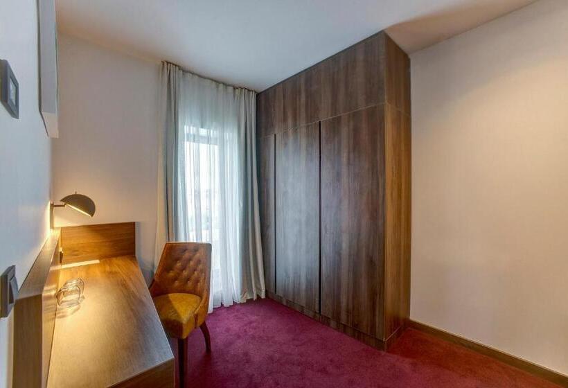 اتاق خانوادگی, Scala D Oro