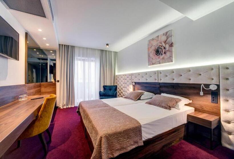 اتاق خانوادگی, Scala D Oro