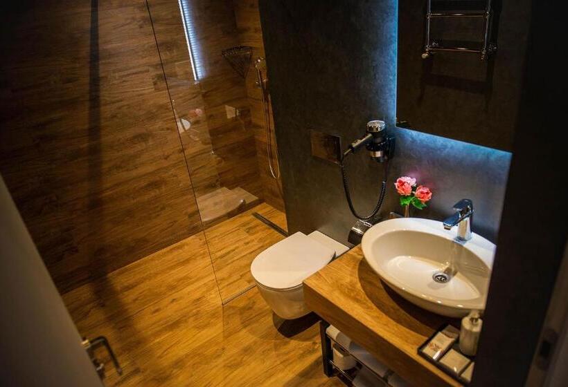 جناح سوبيريور مطل علي البحر, Casa Hrisicos