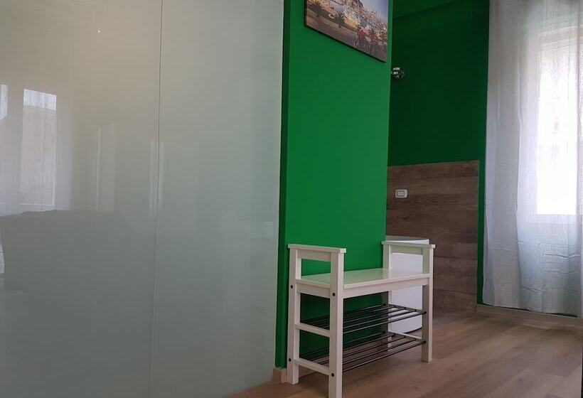 جناح ديلوكس, Maqueda Home