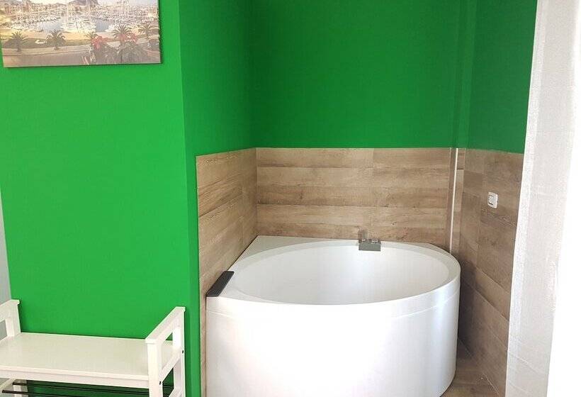 جناح ديلوكس, Maqueda Home