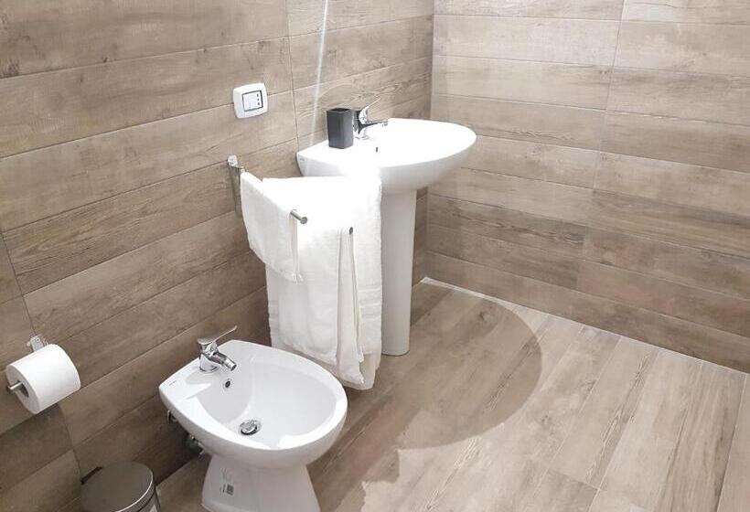 غرفة قياسية, Maqueda Home