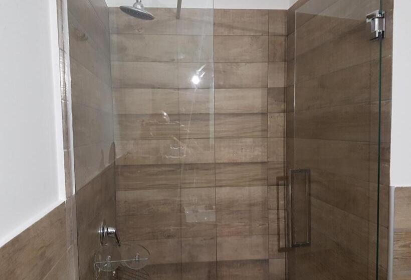 标准间, Maqueda Home