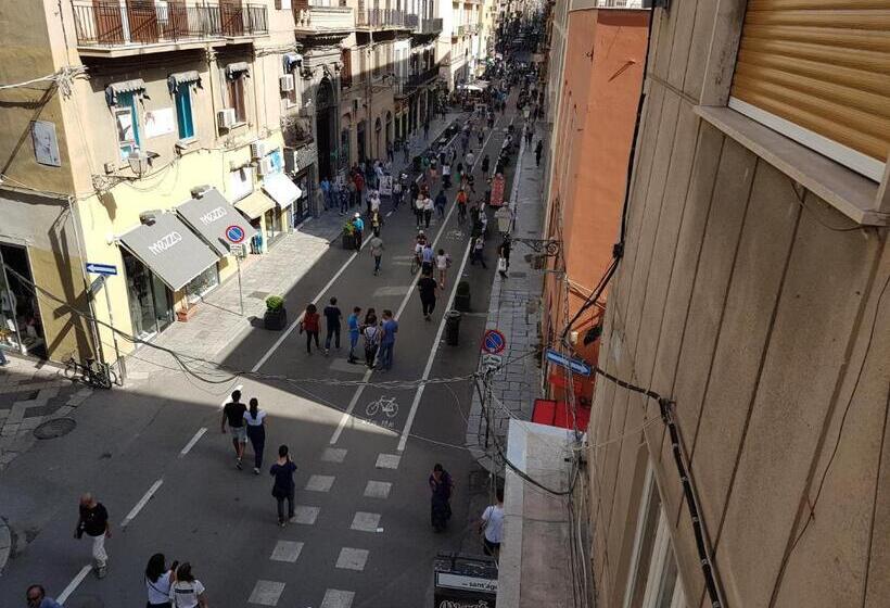 جناح ديلوكس, Maqueda Home