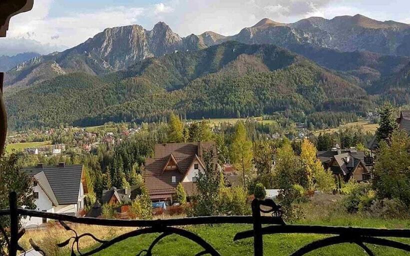 اتاق استاندارد با چشمانداز کوهستان, Willa Turnia