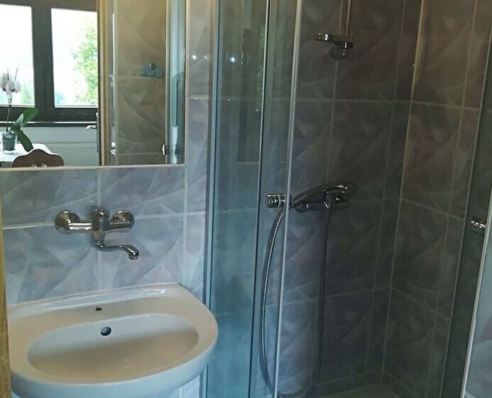 اتاق استاندارد با چشمانداز کوهستان, Willa Turnia