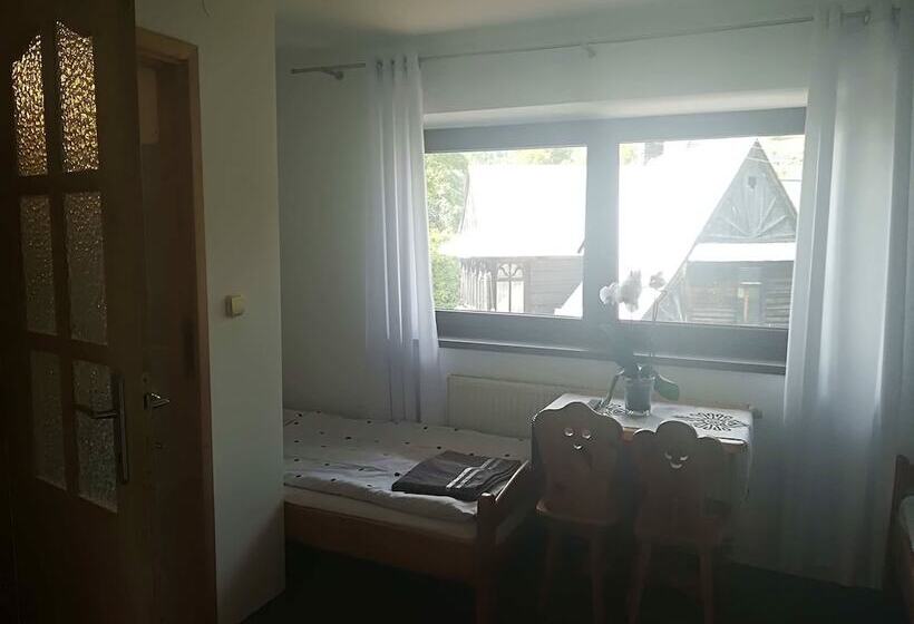 اتاق استاندارد با چشمانداز کوهستان, Willa Turnia