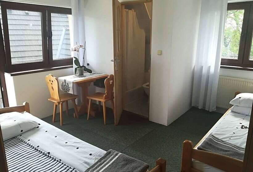 اتاق استاندارد با چشمانداز کوهستان, Willa Turnia