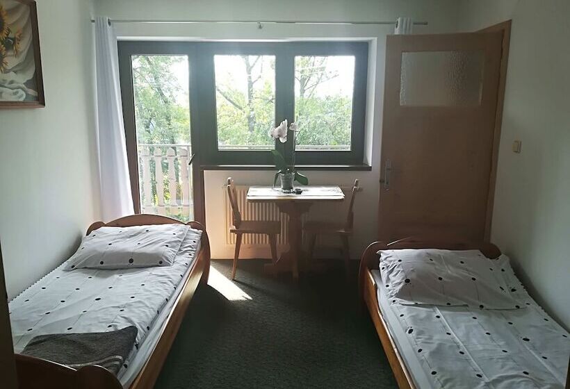 اتاق استاندارد با چشمانداز کوهستان, Willa Turnia