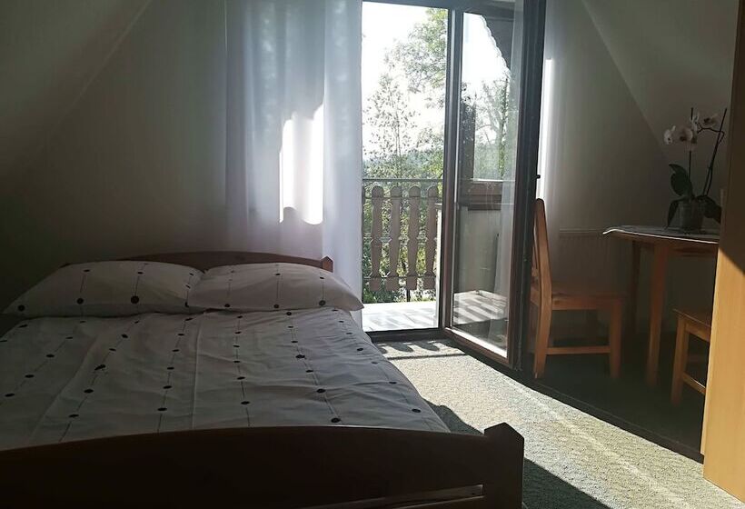 اتاق استاندارد با چشمانداز کوهستان, Willa Turnia