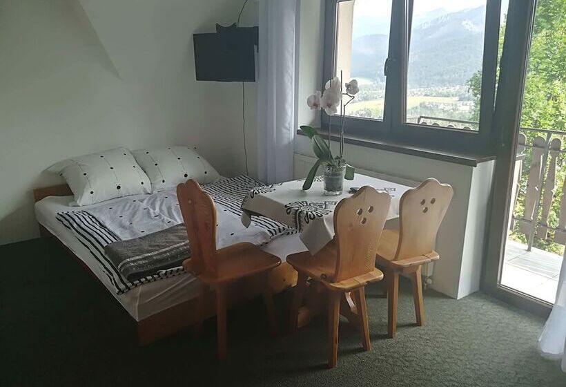 اتاق استاندارد با چشمانداز کوهستان, Willa Turnia