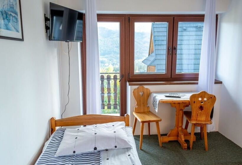 اتاق استاندارد با چشمانداز کوهستان, Willa Turnia