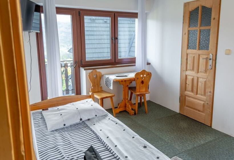 اتاق استاندارد با چشمانداز کوهستان, Willa Turnia