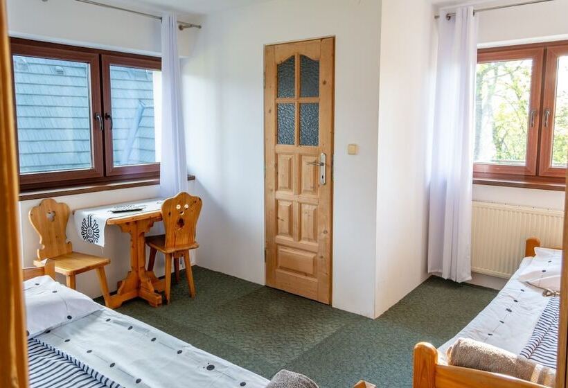 اتاق استاندارد با چشمانداز کوهستان, Willa Turnia