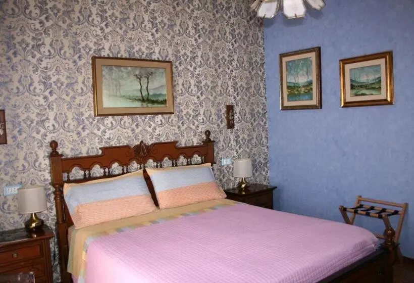 اتاق سه‌نفرۀ استاندارد با سرویس بهداشتی بیرون از اتاق, A Casa Di Gianna B&b