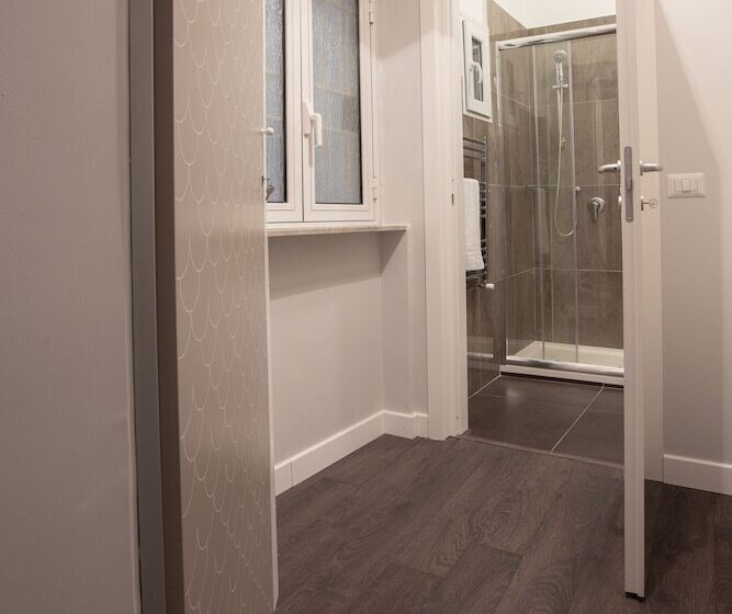 اتاق راحتی سه تخته, Maribea Rome Center