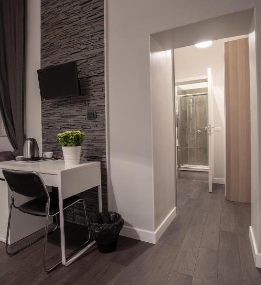 اتاق راحتی سه تخته, Maribea Rome Center