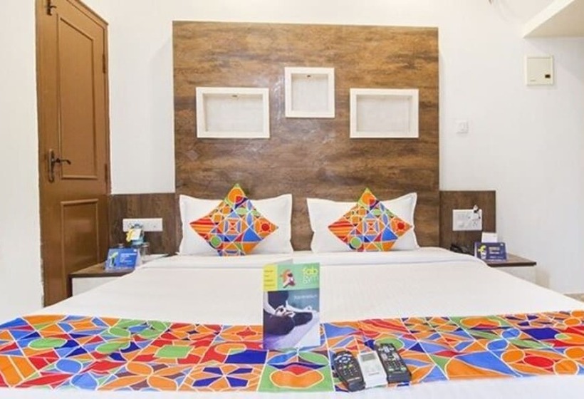 Quarto Deluxe, Fabhotel Crown Suites   Nr Sony Signals
