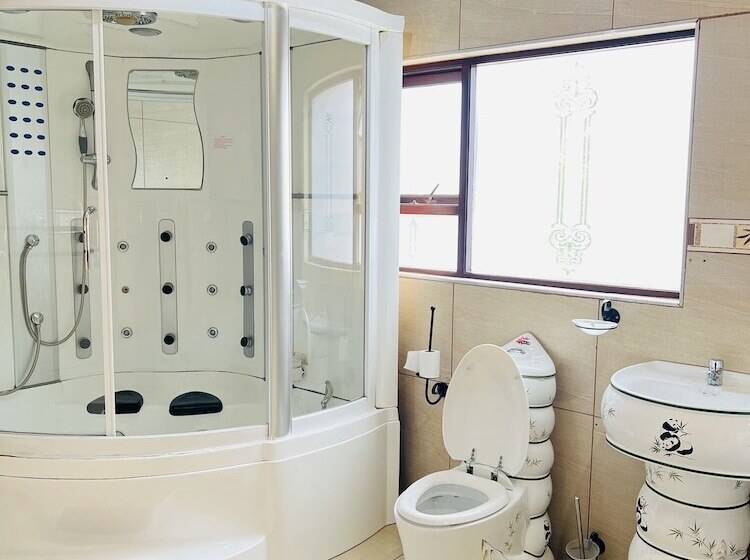 家庭间, Airport Royal Guest House