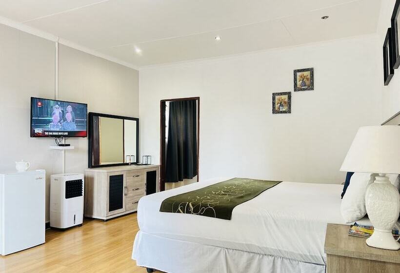 家庭间, Airport Royal Guest House