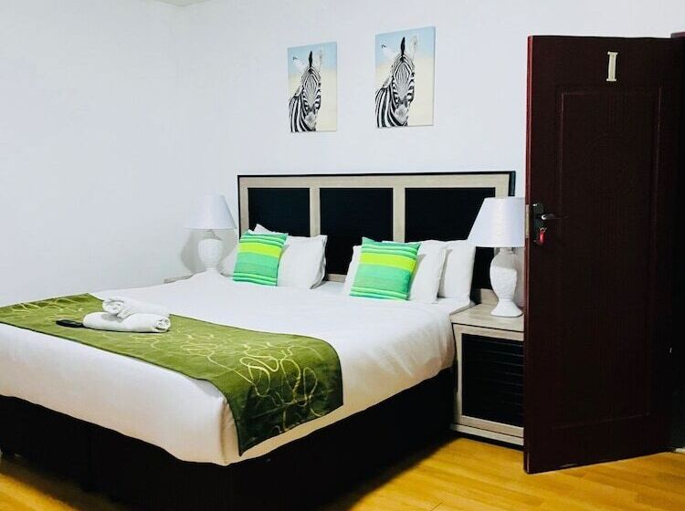 家庭间, Airport Royal Guest House