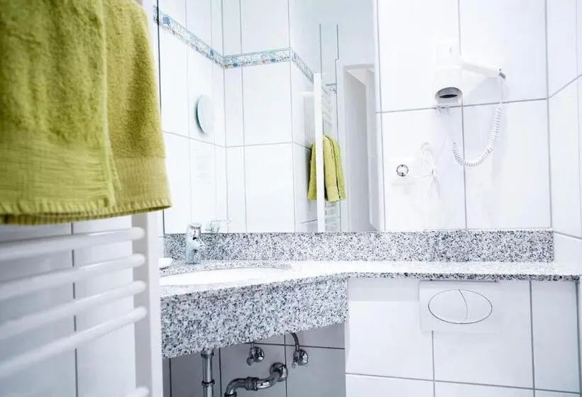 Standard Yhden Hengen Huone, Wagner