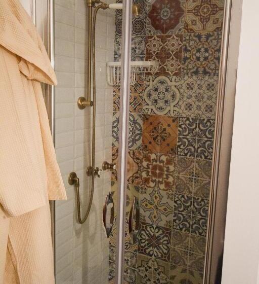 标准间, Palermo Gallery