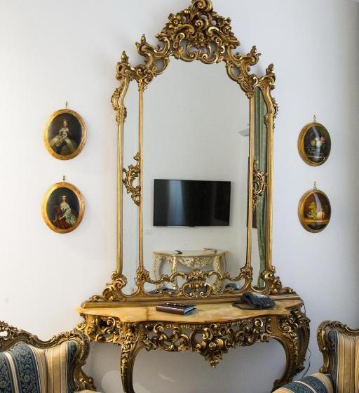سوییت لوکس, Palermo Gallery