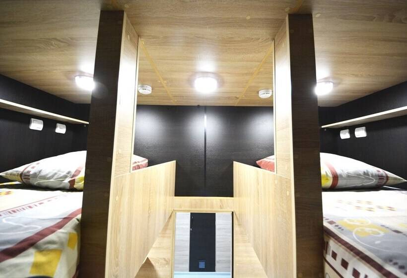 经济型三人房间, Capsule Hotel Aloha