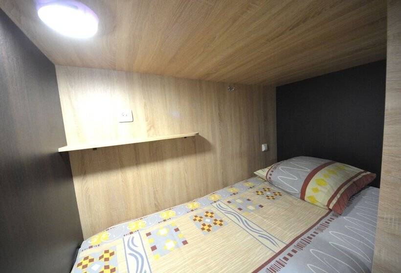 经济型三人房间, Capsule Hotel Aloha