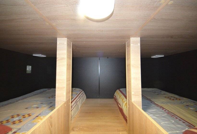 经济型三人房间, Capsule Hotel Aloha