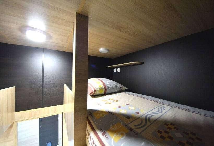 이코노미 트리플 룸, Capsule Hotel Aloha