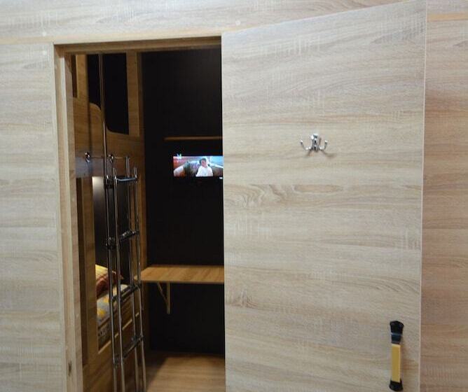 이코노이 4인룸, Capsule Hotel Aloha