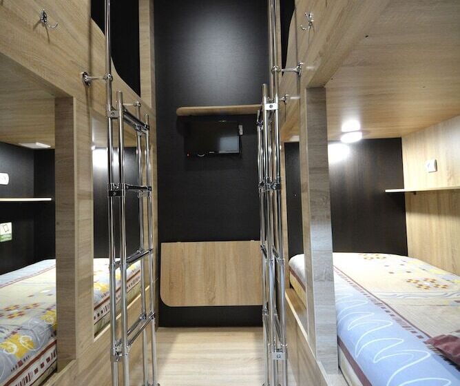 经济四人房间, Capsule Hotel Aloha