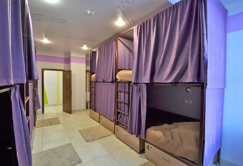 سرير فى غرفة مشتركه, Hostel Svet