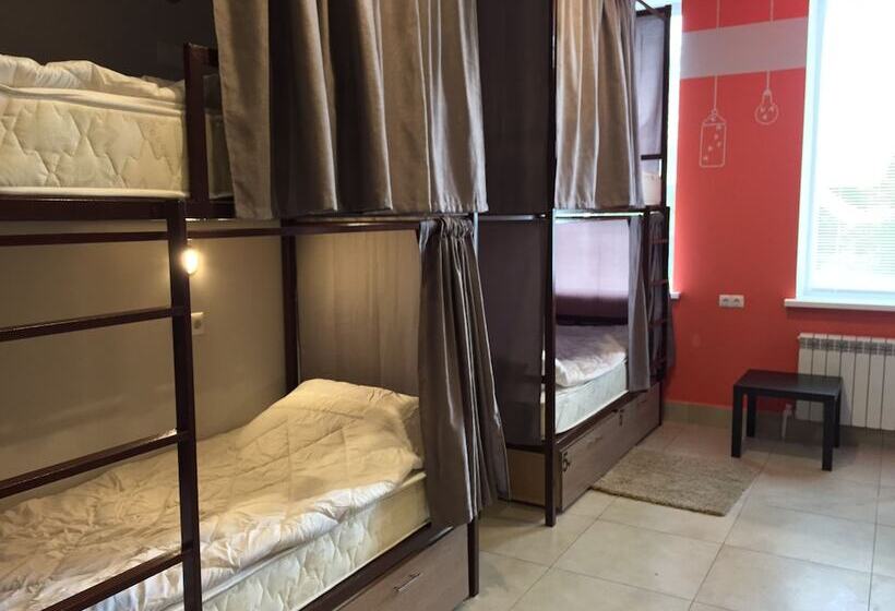 سرير فى غرفة مشتركه, Hostel Svet