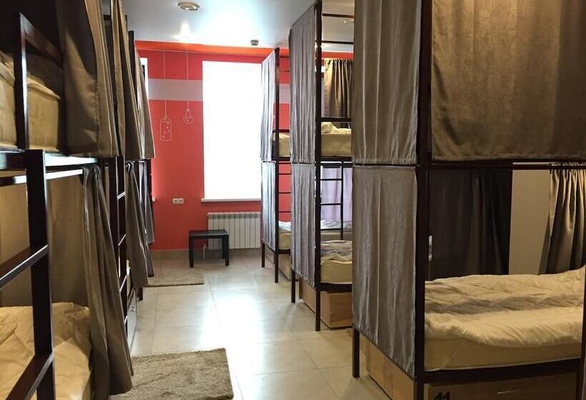 سرير فى غرفة مشتركه, Hostel Svet