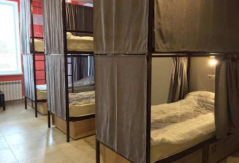 سرير فى غرفة مشتركه, Hostel Svet