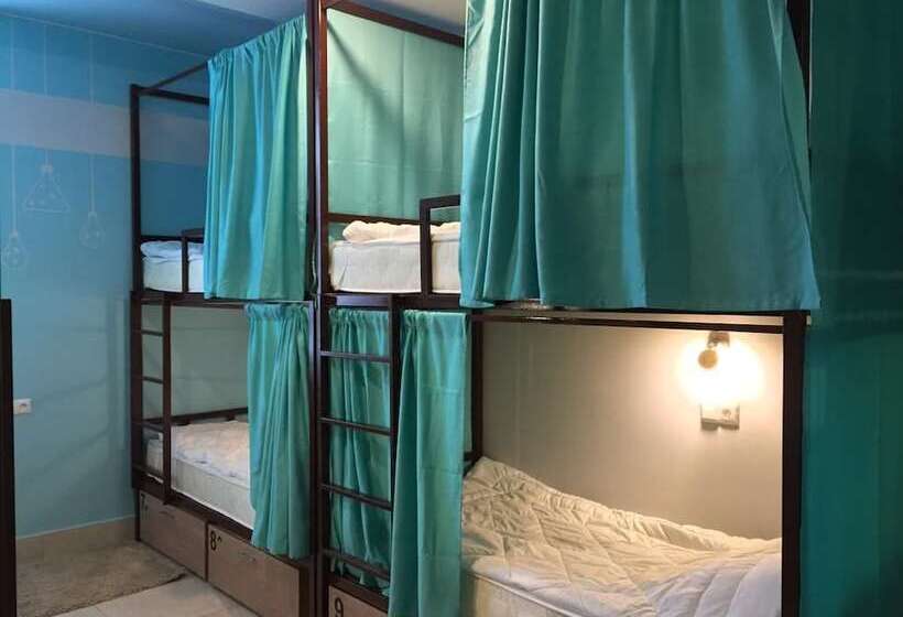 سرير فى غرفة مشتركه, Hostel Svet