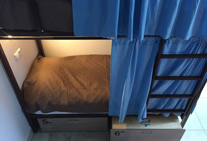 سرير فى غرفة مشتركه, Hostel Svet