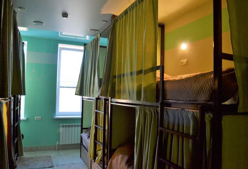 سرير فى غرفة مشتركه, Hostel Svet