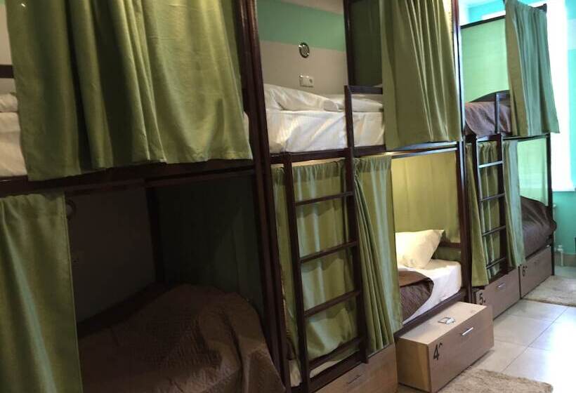 سرير فى غرفة مشتركه, Hostel Svet