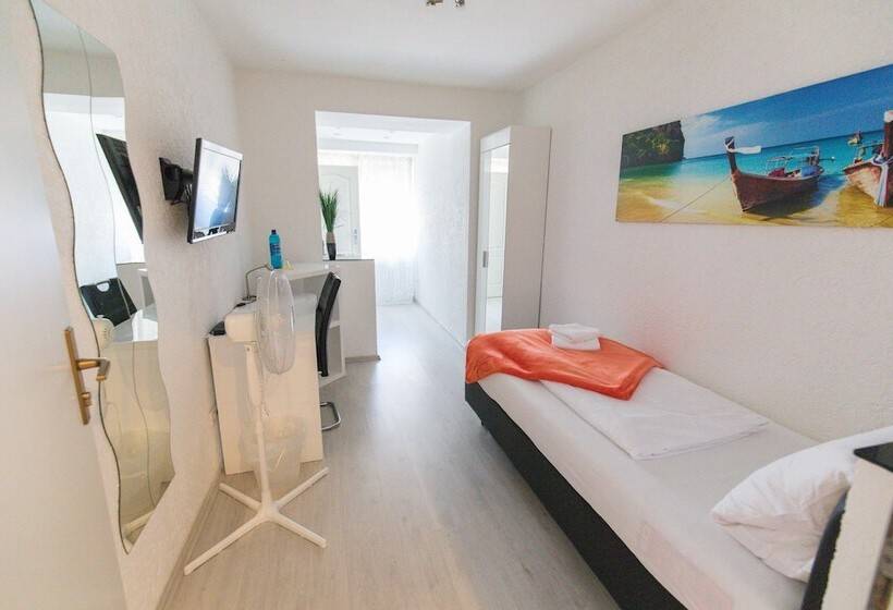 标准单人间, Berlin