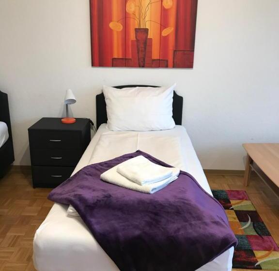 标准单人间, Berlin