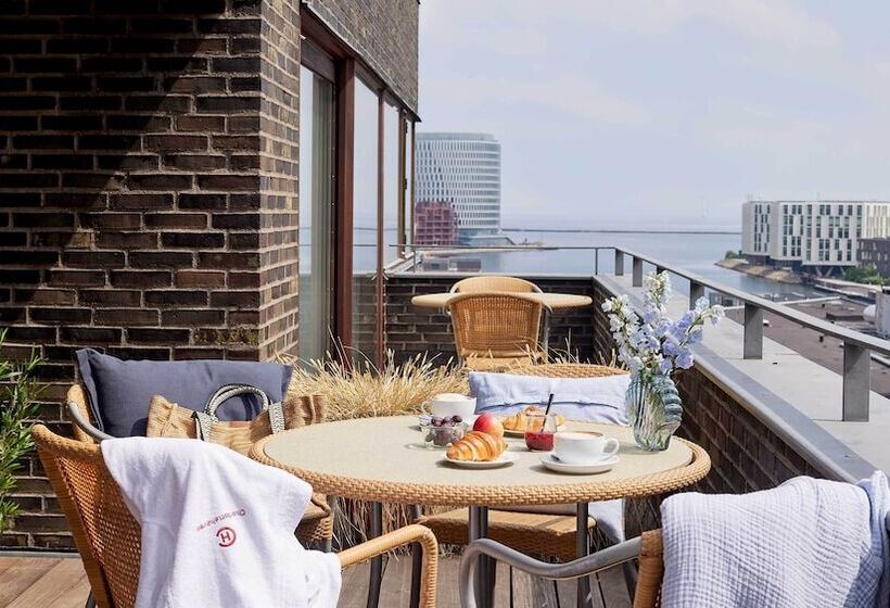 דירת פנטהאוז 2 חדרי שינה, Charlottehaven