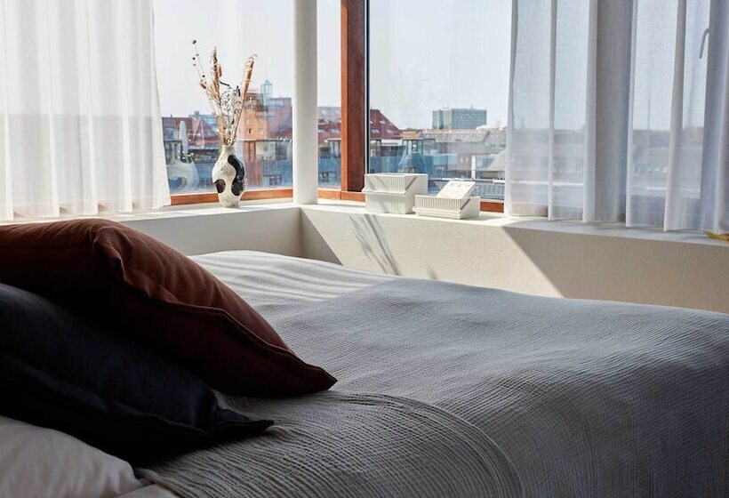 דירת פנטהאוז 2 חדרי שינה, Charlottehaven