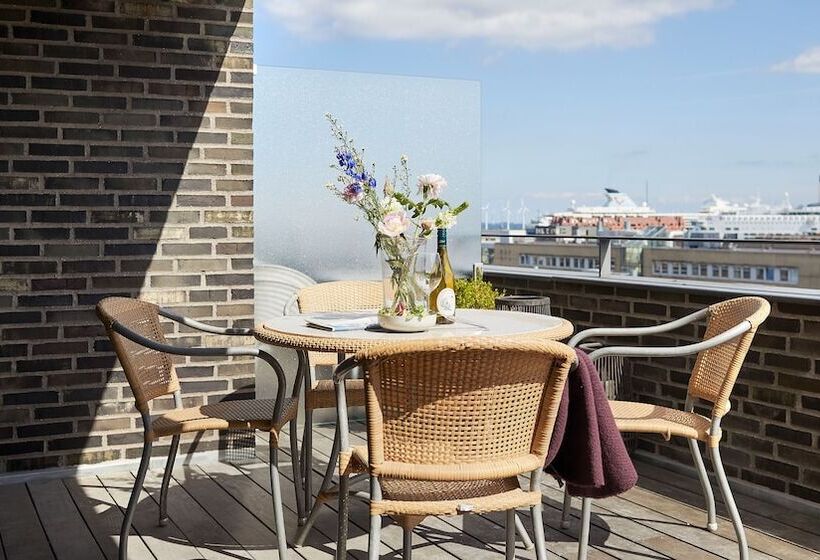 דירת פנטהאוז 2 חדרי שינה, Charlottehaven