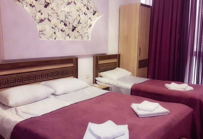 اتاق استاندارد سه نفره, Georgian Palace